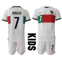 Portugal Cristiano Ronaldo #7 Fotballklær Bortedraktsett Barn VM 2022 Kortermet (+ korte bukser)